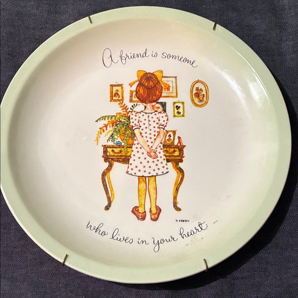 Decorative Plate with Girl Illustration Ventige